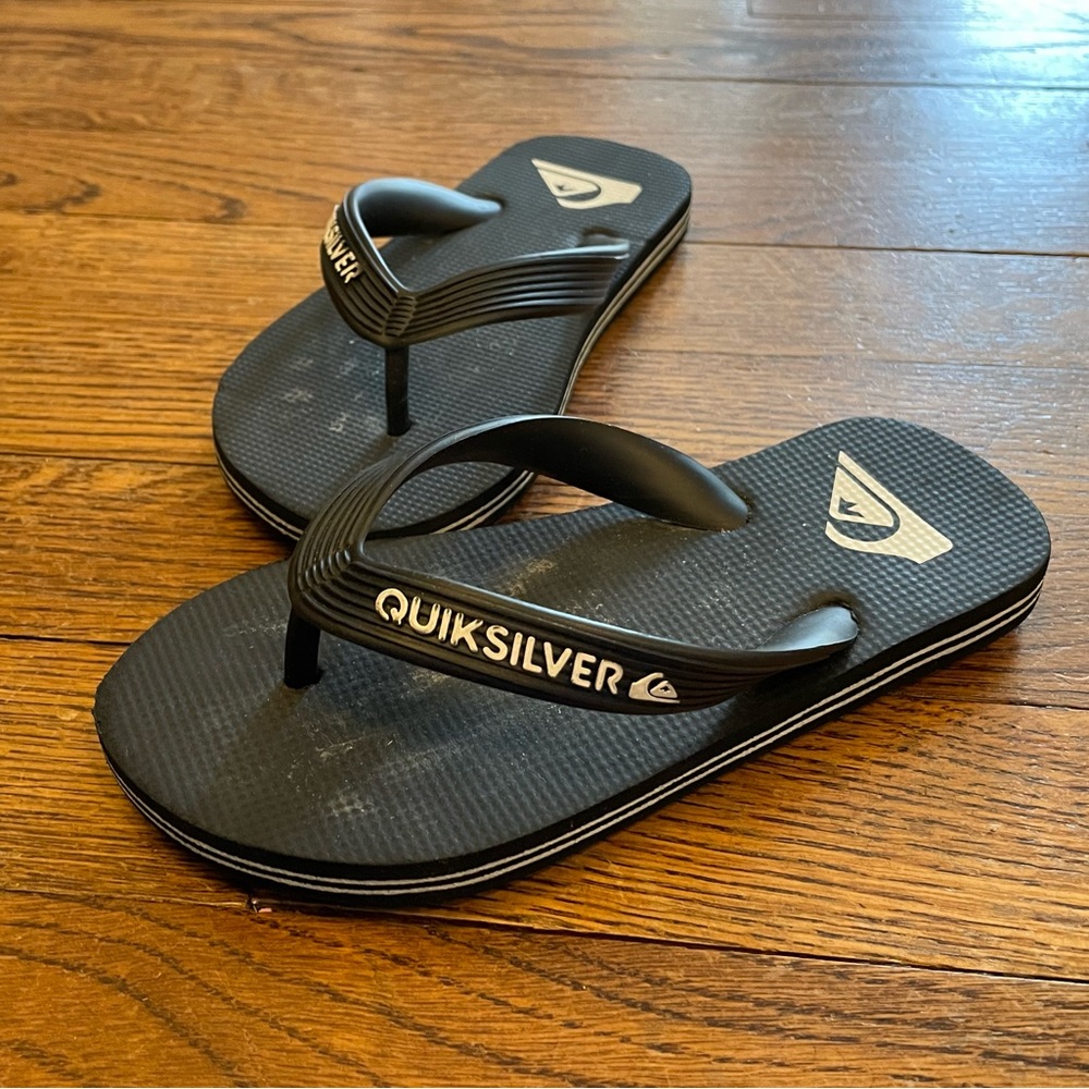 Quick silver, boys flip flops, black